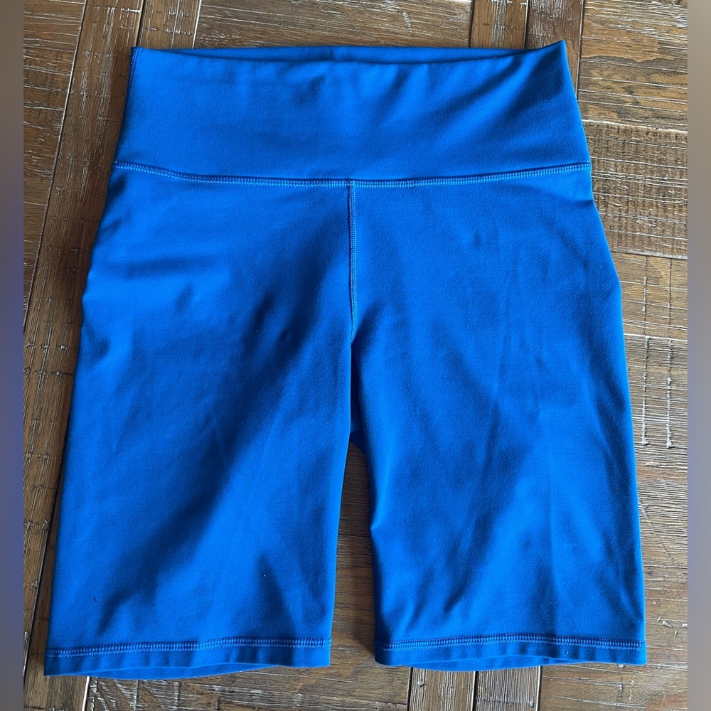 Fabletics famous, max-compression PowerHold biker short vibrant blue sz medium